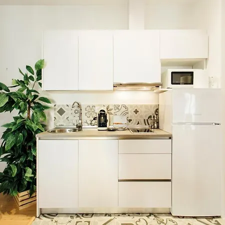 Bright And Comfortable- 2d 2b- Conde De Torrejon *