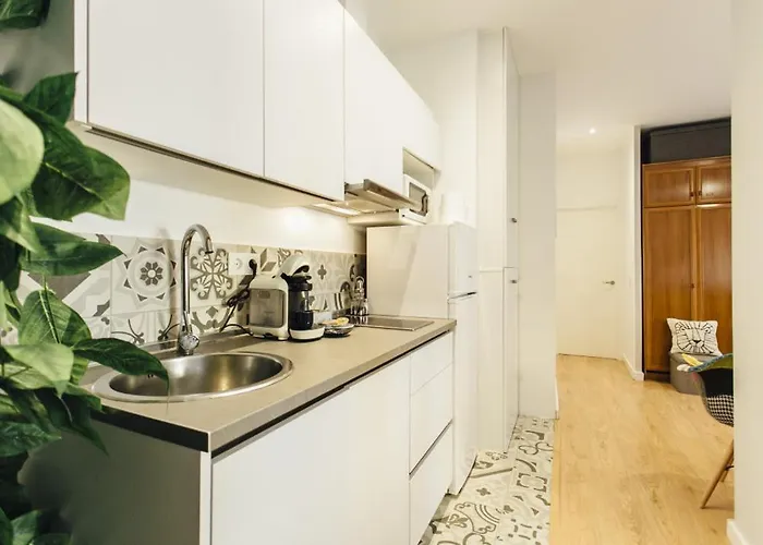 아파트 Bright Stylish 2bd 2bth - Center *